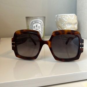 Dior - Sunglasses - DiorSignature S1U - Brown Tortoiseshell - Dior Eyewear